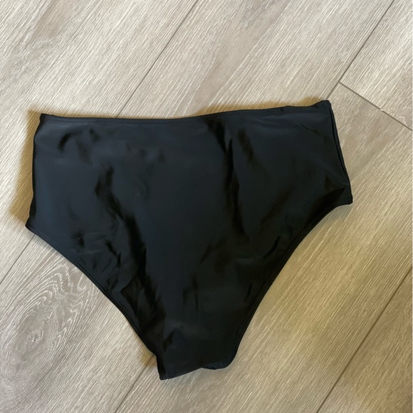 SHEIN Ruffle Top Bikini - Picture 5 of 5